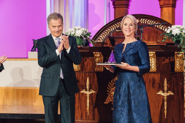 In this picture Frances Arnold receives 2016 Millennium Technology Prize from president Sauli Niinistö. Her innovation is Pioneering directed evolution