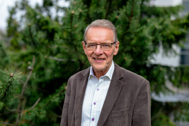 In this picture Tuomo Suntola, 2018 Millennium Technology Prize Winner, who got his prize from innovation Enabling smart technology