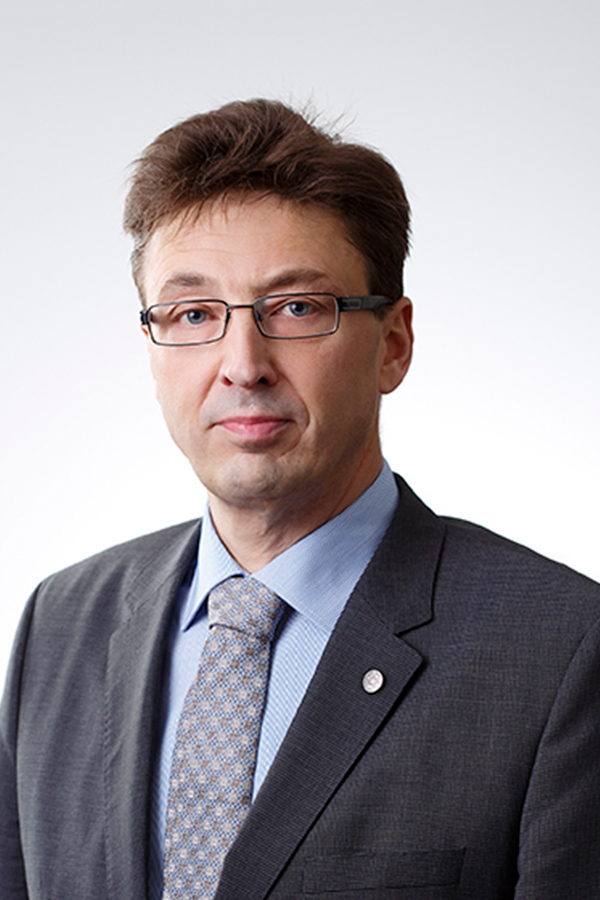 In this picture is Board Member of Technology Academy Finland, Jouko Niinimäki