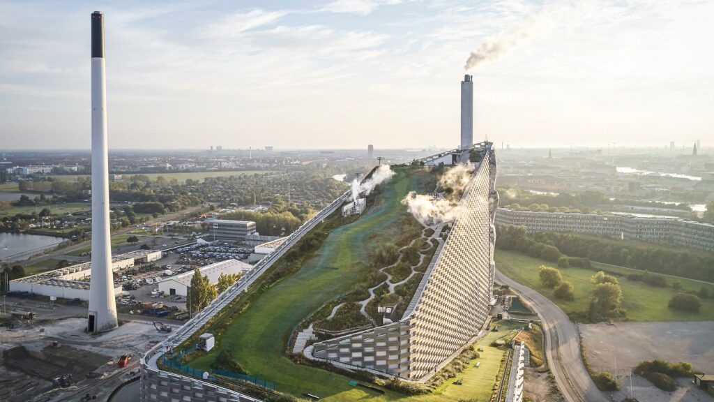 The researchers have developed a pilot plant to remove CO2 from the emissions of the incinerator at the Amager Bakke Waste-to-Energy Plant, which is one of the largest combined heat and power (CHP) plants in northern Europe. Image credit: Hufton&Crow / ARC