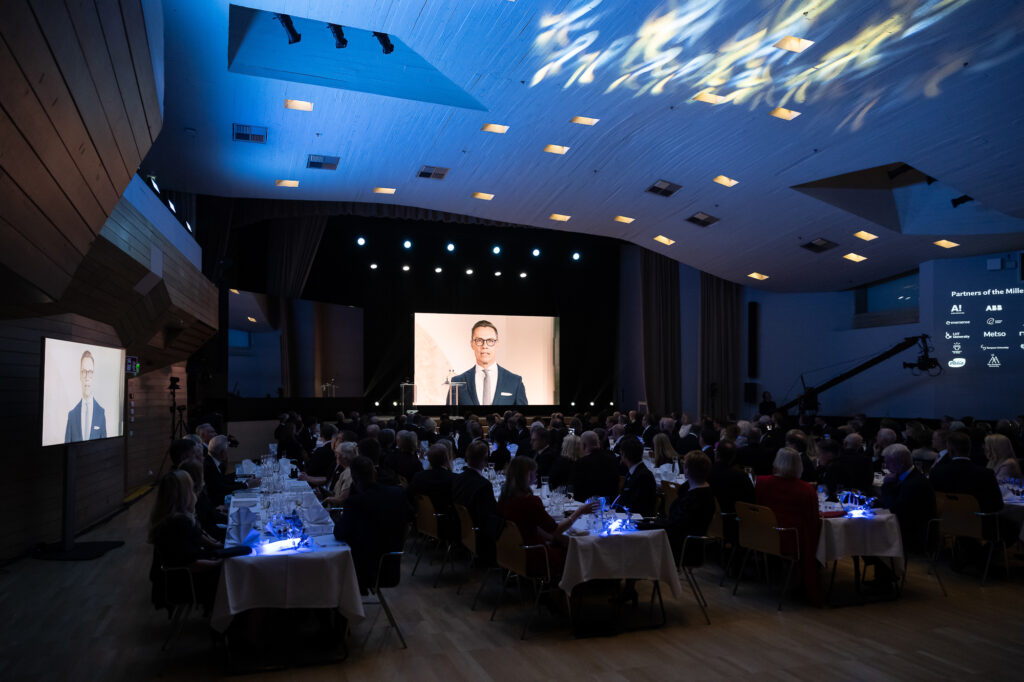 Image of people watching President Alexander Stubb's video greetings to 2024 Millennium Technology Prize winner Professor Baliga.